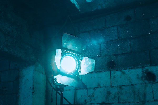 Les meilleurs projecteurs : Types, fonctions et astuces pour une luminosité optimale