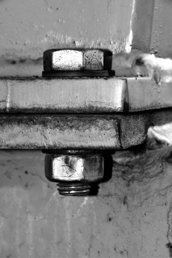 Le boulon carré : caractéristiques, utilisations et critères de choix