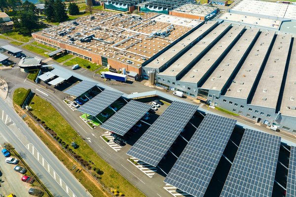 Solaire bois : optimisez votre espace avec un carport unique
